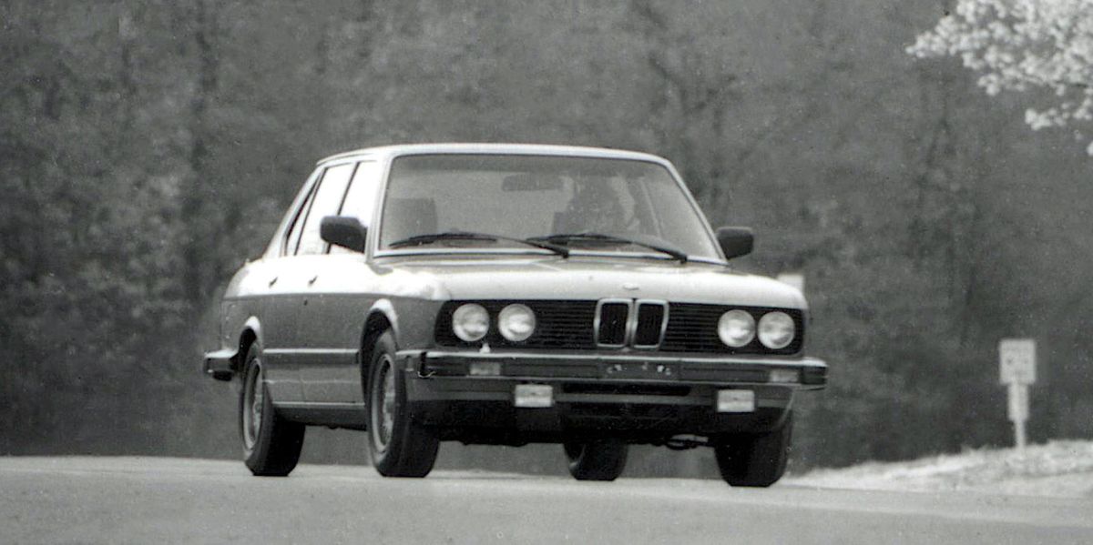 La BMW 524td 1985 ramasse un escargot