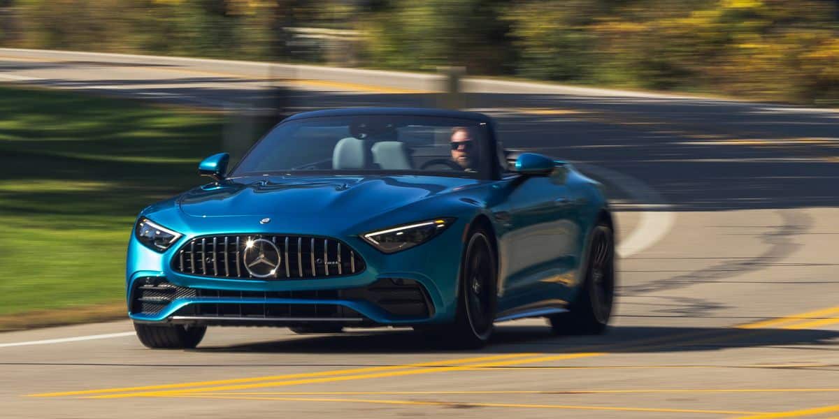 La Mercedes-AMG SL43 2023 est un message mitigé