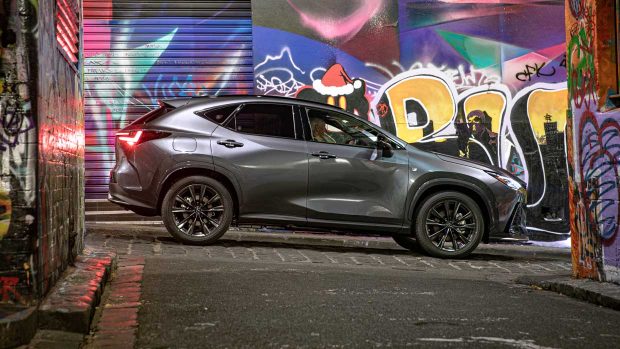 Lexus NX 450h+ 2023 côté