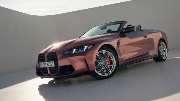 2024 BMW M4 Competition xDrive cabriolet avant 3/4 statique studio 2