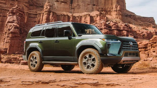 Lexus GX Overtrail vert avant 3/4 statique 2024