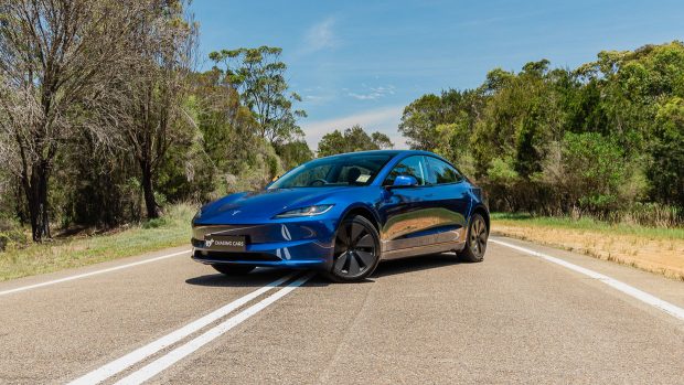 Tesla Model 3 RWD 2024 avant 3/4 loin