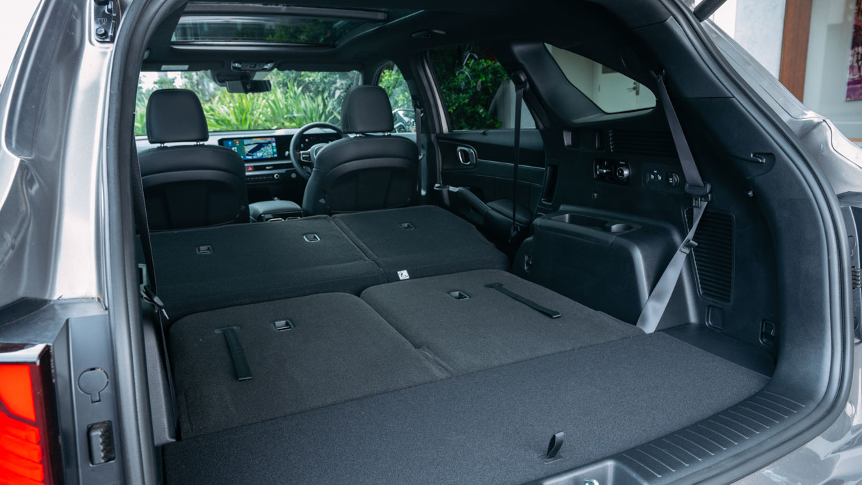 Kia Sorento GT-Line diesel 2024 coffre intérieur 1ère rangée en haut