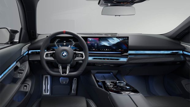 2024 BMW i5 Touring M60 xDrive intérieur grand angle avec écrans