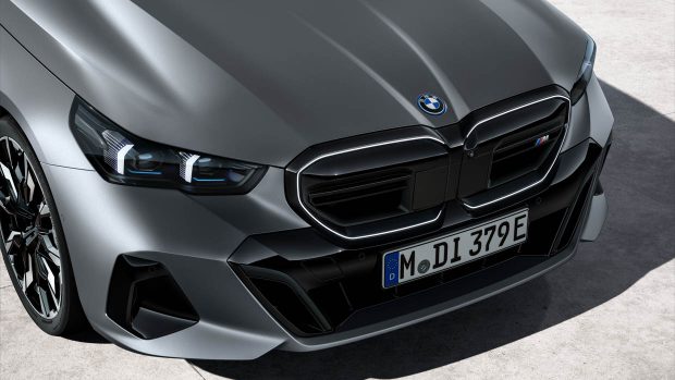 Détails de la partie avant de la BMW i5 Touring M60 xDrive 2024
