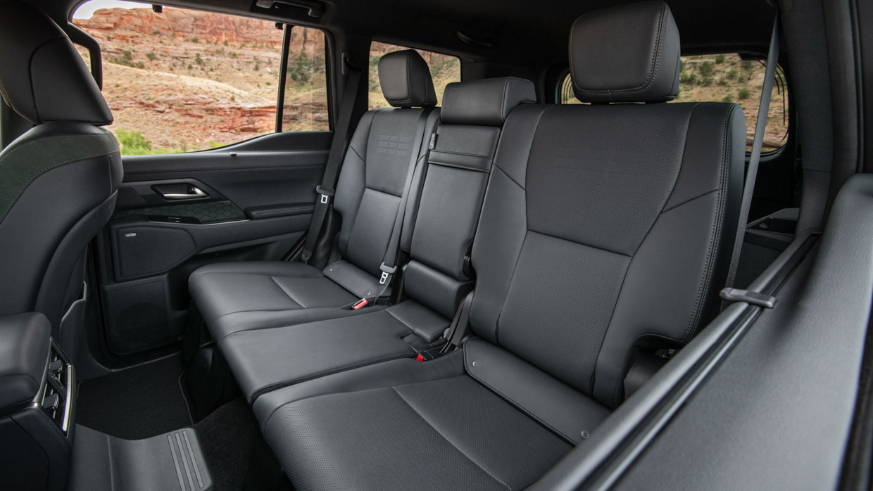 Lexus GX550 Overtrail (US) 2024 intérieur deuxième rangée