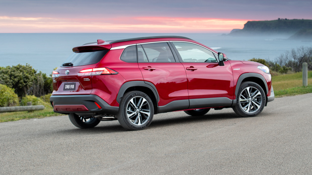 Toyota Corolla Cross Atmos AWD hybride 2023 arrière