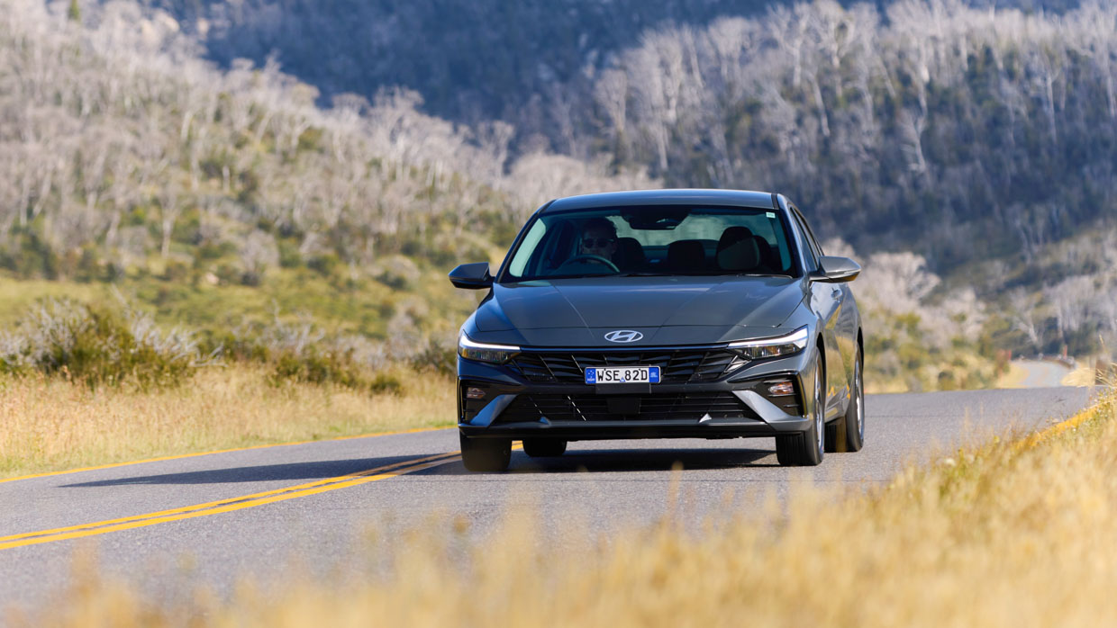 Hyundai i30 Berline hybride 2024 conduite avant 2