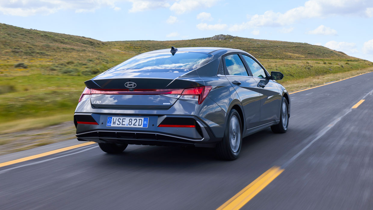 Hyundai i30 Berline hybride 2024 arrière 3/4 motrice