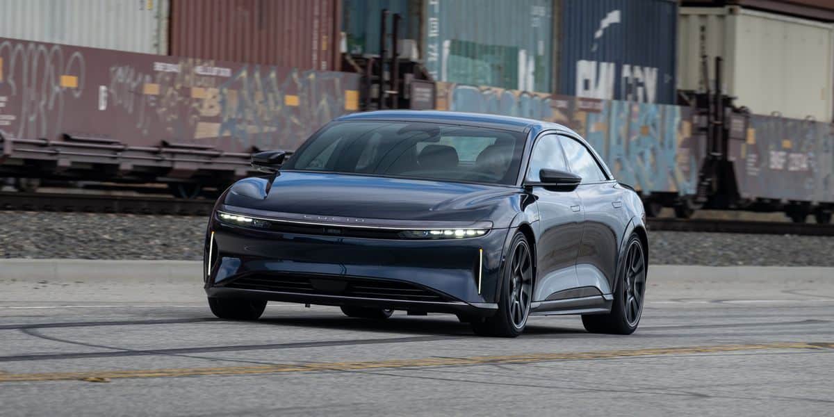 2024 Lucid Air Sapphire est un rainure de pierre