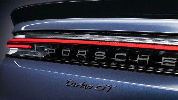 Insigne arrière et logo de la Porsche Cayenne Turbo GT 2024