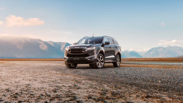 24MY ISUZU MU-X 4x4 LS-T Gris Obsidienne Mica