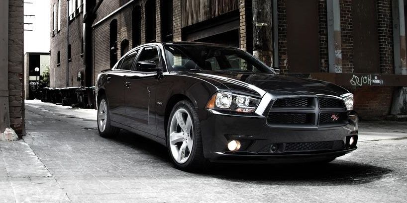 Un coup de pied semi-alimenté à l'arrière