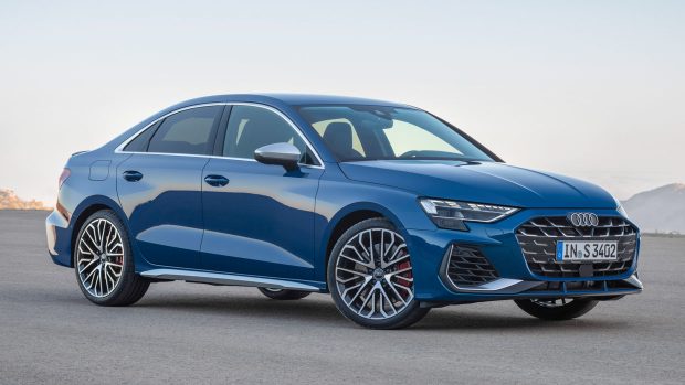 Audi S3 Berline 2024 face avant bleu ascari