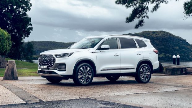 Prise de vue statique à angle latéral du Chery Tiggo 8 Pro Max 2024