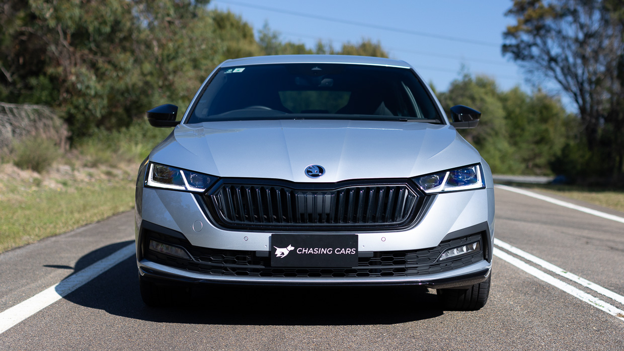 Partie avant statique de la Skoda Octavia Sportline 2024