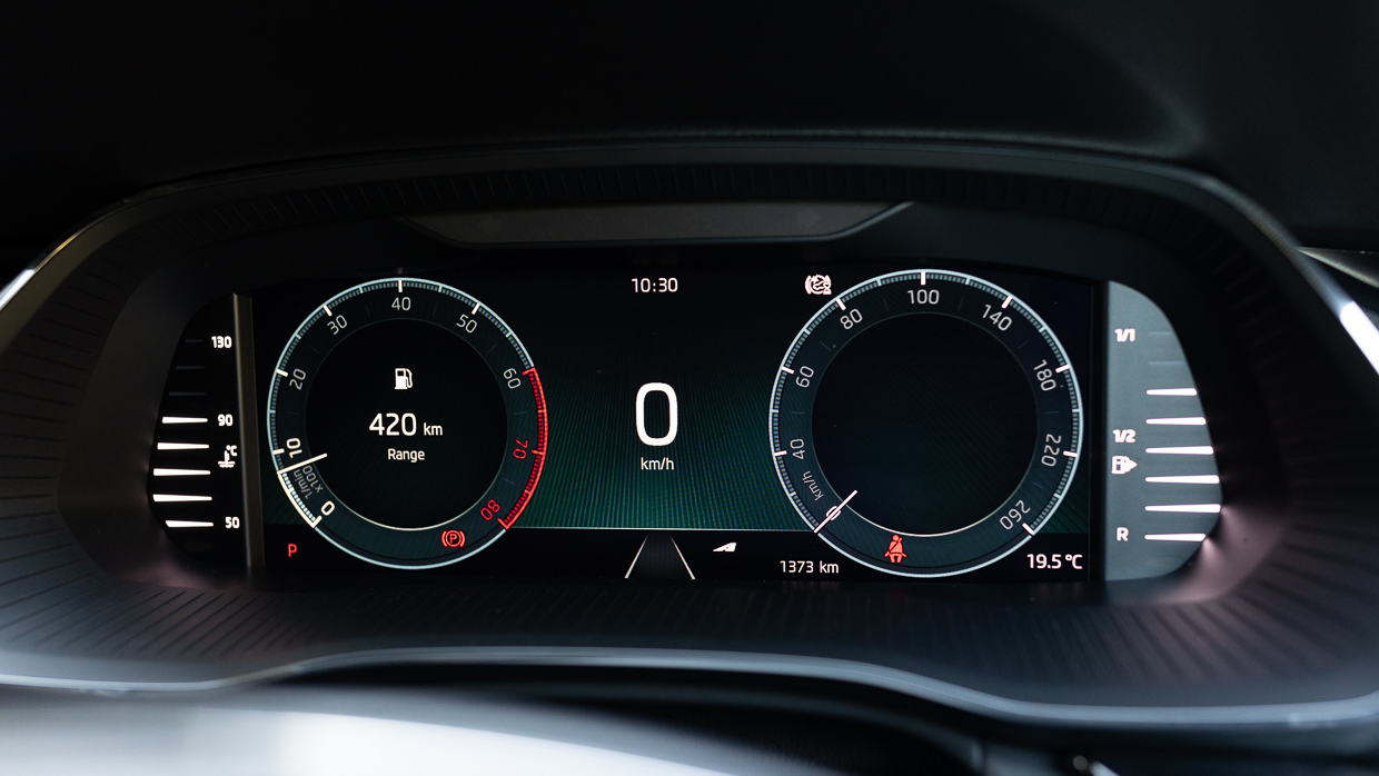 Groupe d'instruments du conducteur de la Skoda Octavia Sportline 2024