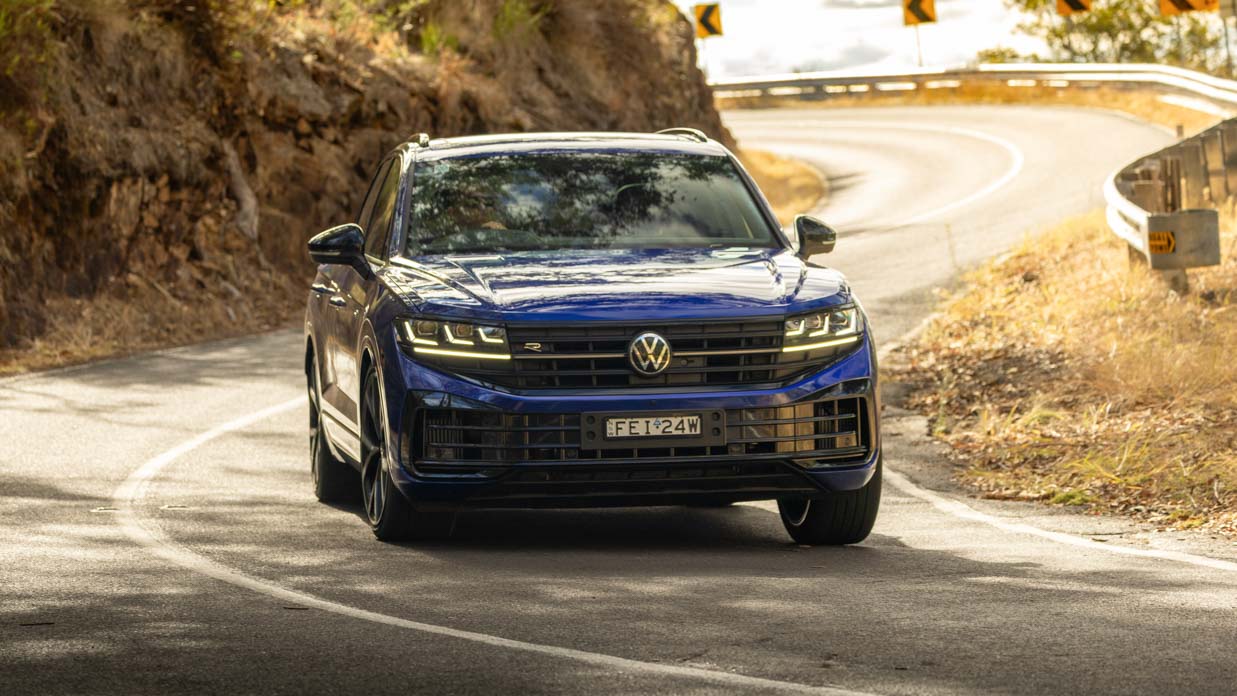 Volkswagen Touareg R 2024 conduite avant rurale