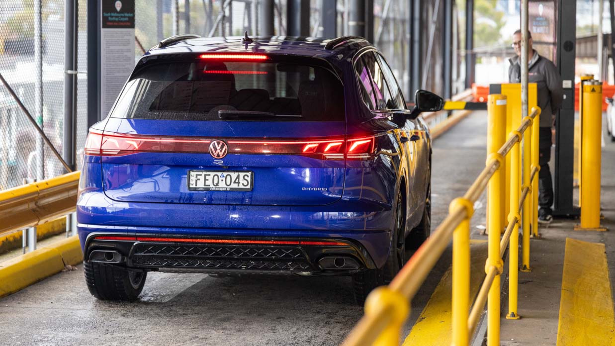 Volkswagen Touareg R 2024 stationnement