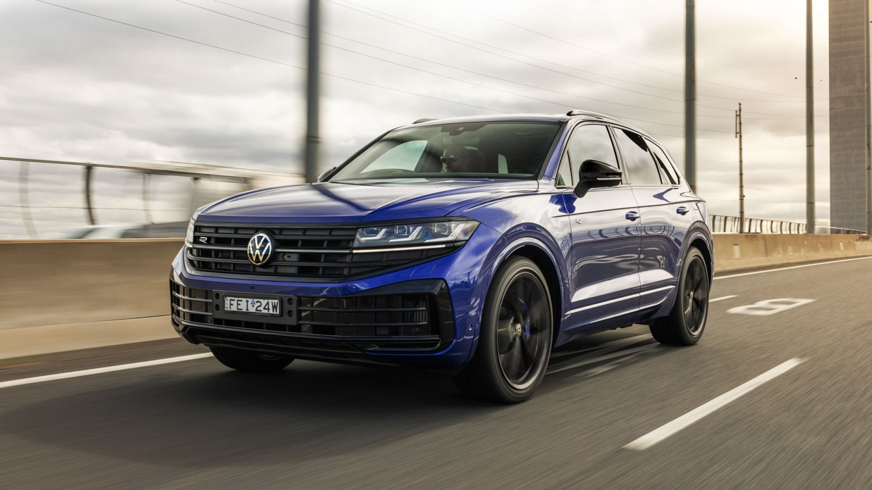 Volkswagen Touareg R 2024 conduite sur autoroute