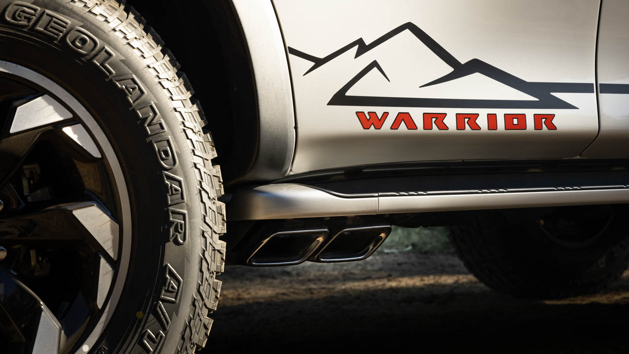 Système d'échappement et logo à sortie latérale du Nissan Patrol Warrior 2024