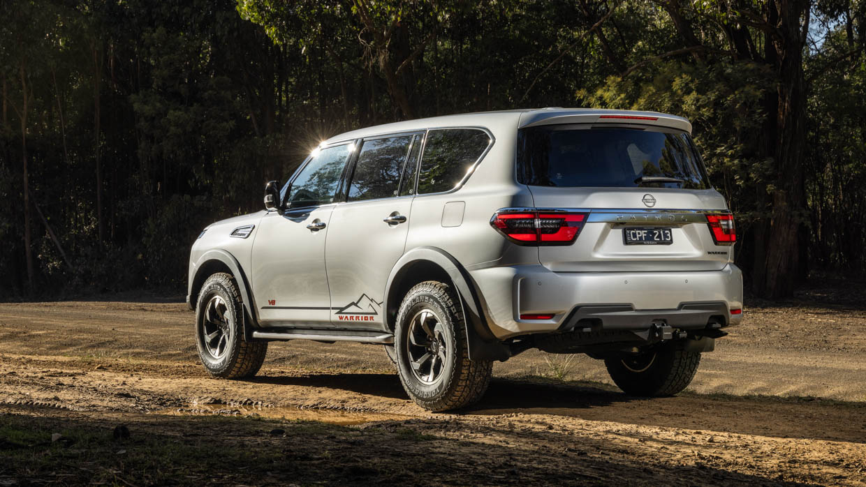 Prise de vue statique 3/4 arrière du Nissan Patrol Warrior 2024