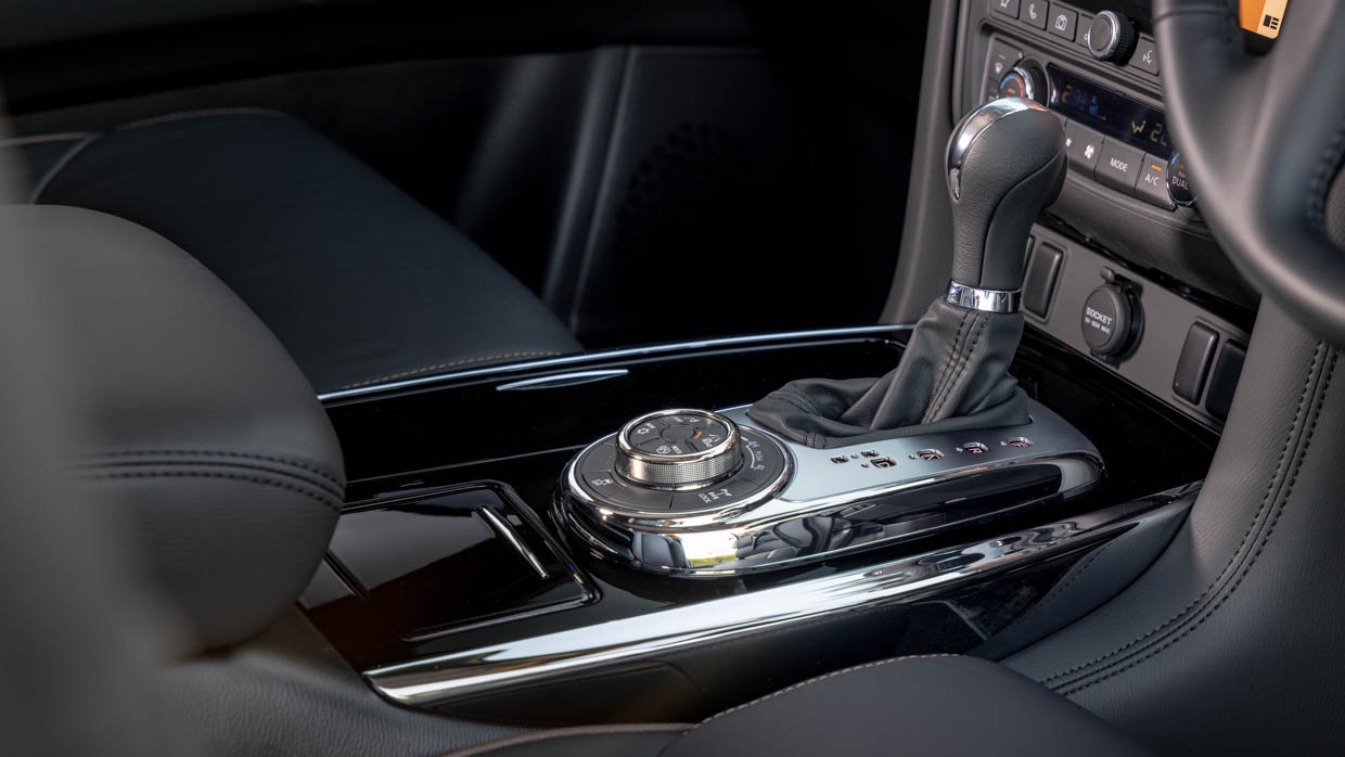 Levier de vitesses et console centrale Nissan Patrol Warrior 2024