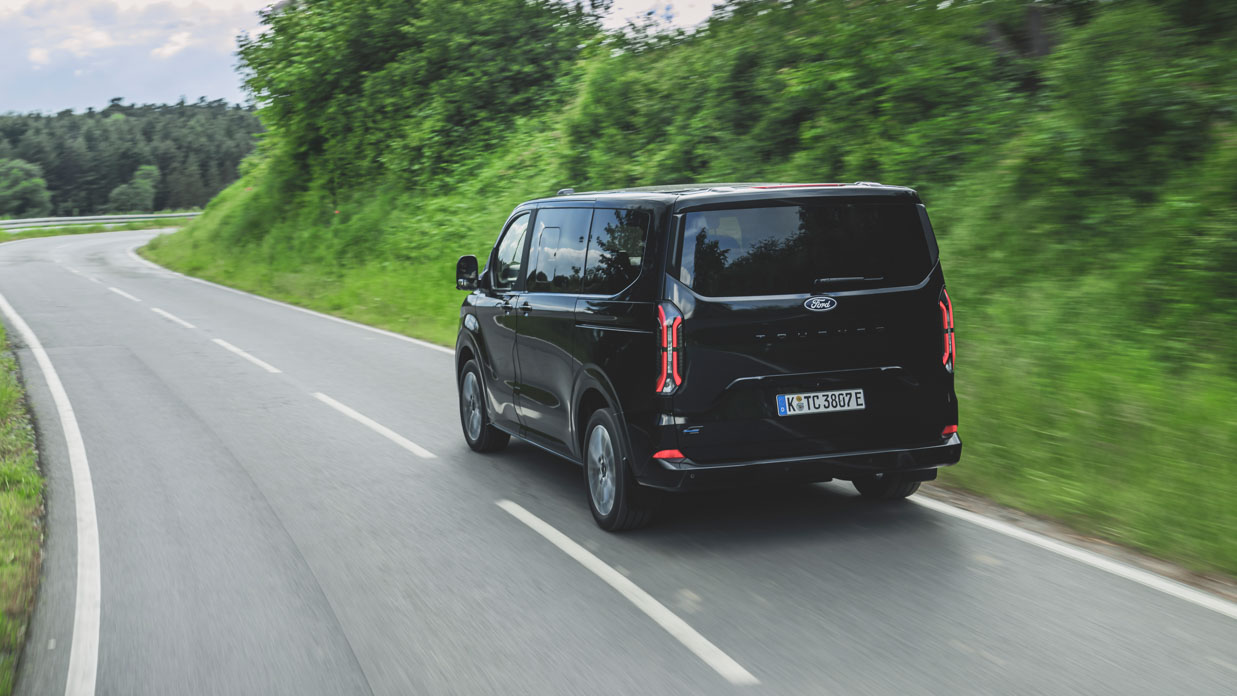 Ford Tourneo Titanium X 2024 conduite arrière