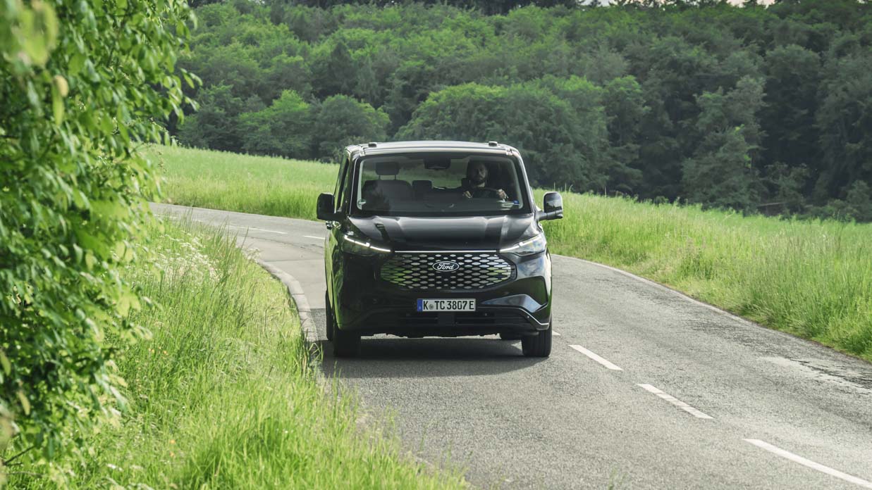 Ford Tourneo Titanium X 2024 roulant avant 4