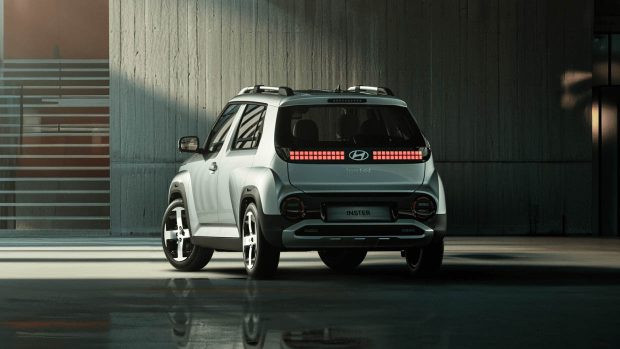 Prise de vue statique de l'angle arrière de la Hyundai Inster 2025