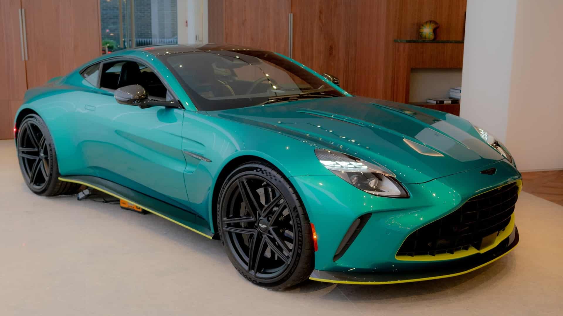 4 2024 Aston Martin DBX 707 front view