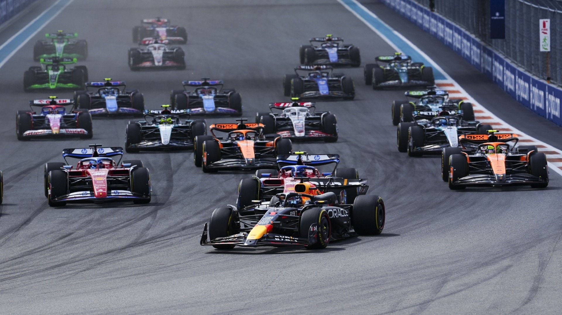 17 Max Verstappen leads the 2024 Formula 1 Miami Grand Prix entering Turn 1