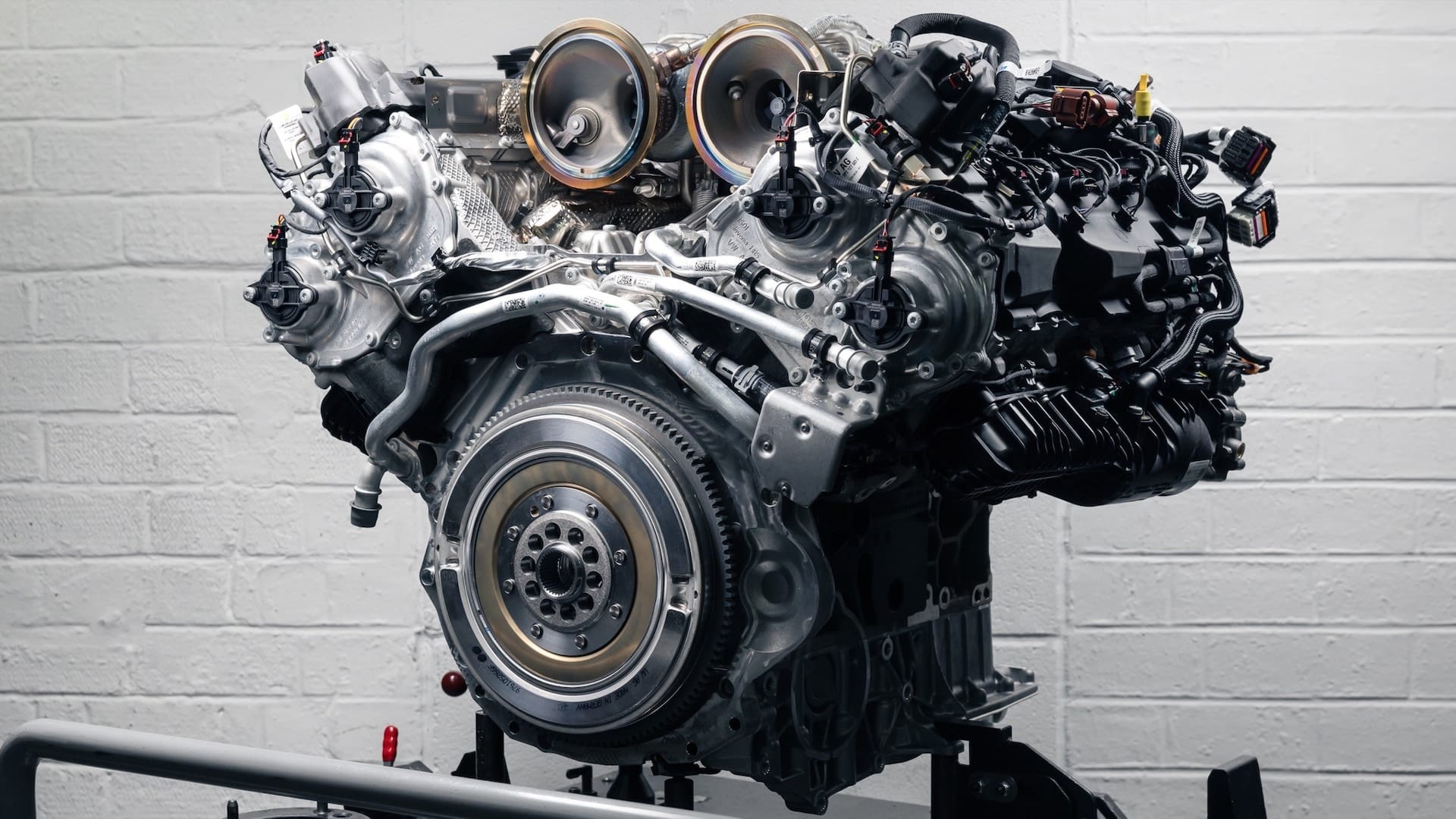 bentley ultra performance hybrid v 8 phev 6