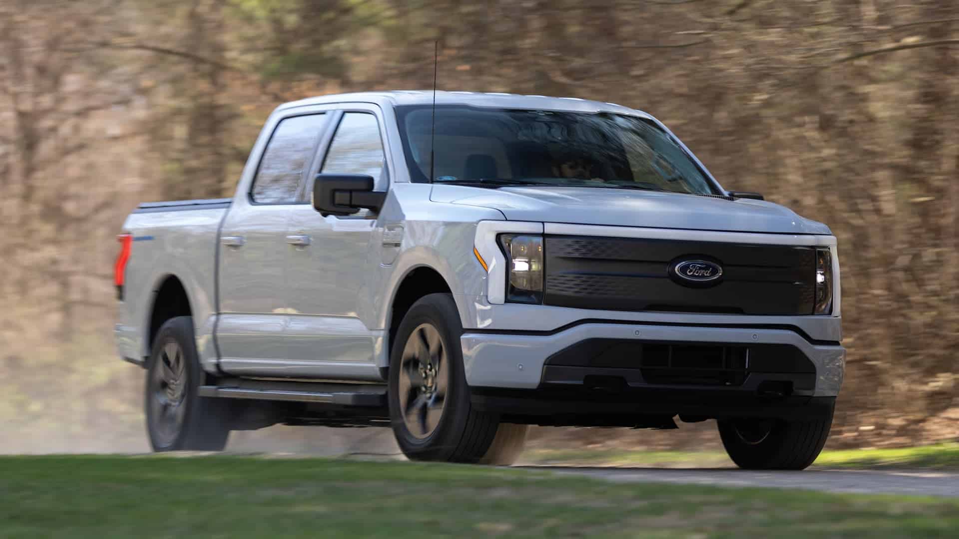 Le pick-up électrique Ford F-150 Lightning 2024 devient beaucoup moins cher