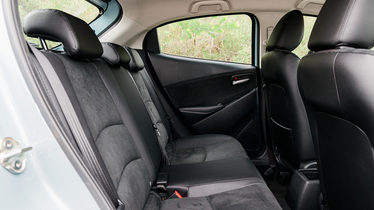Siège arrière intérieur de la Mazda 2 GT 2024