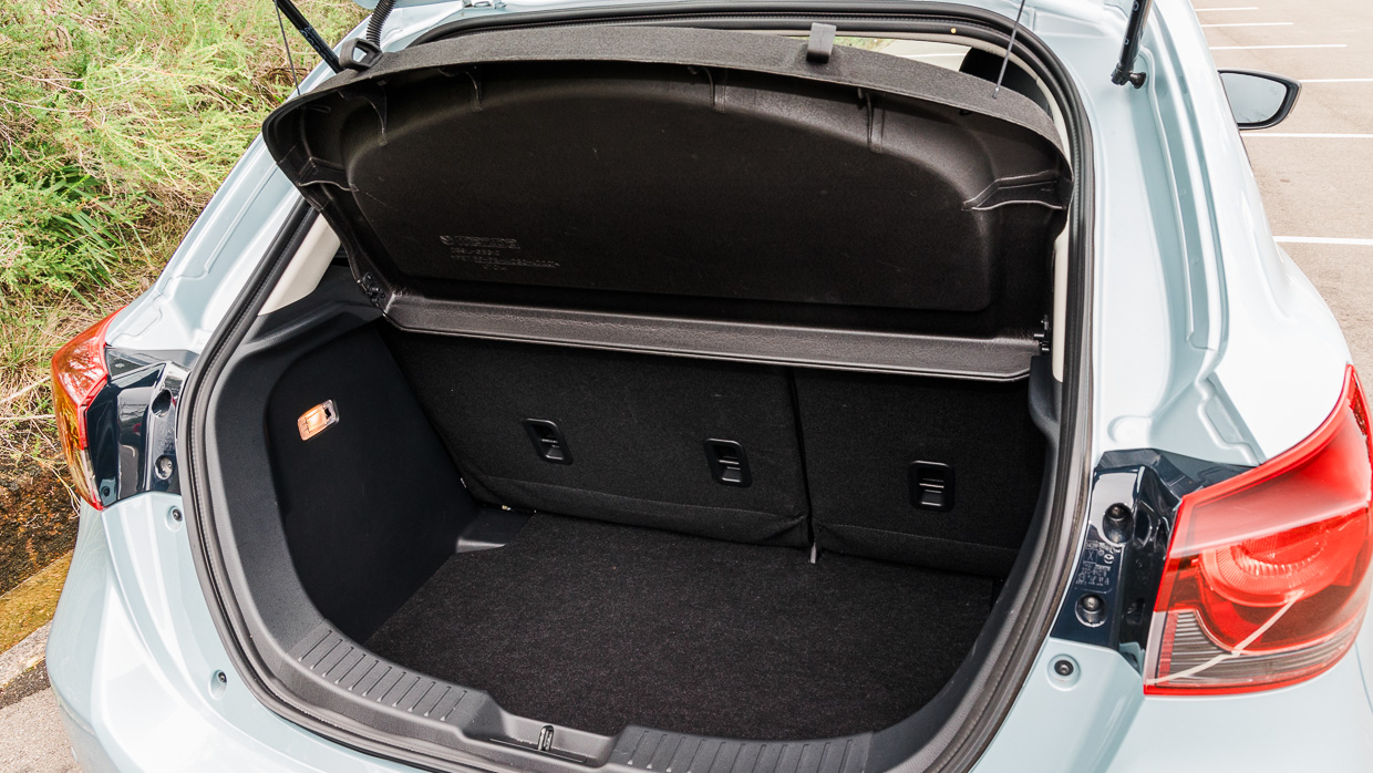 Coffre intérieur de la Mazda 2 GT 2024