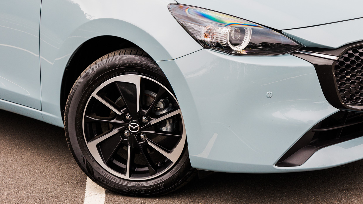 Mazda 2 GT 2024 vue avant 3/4