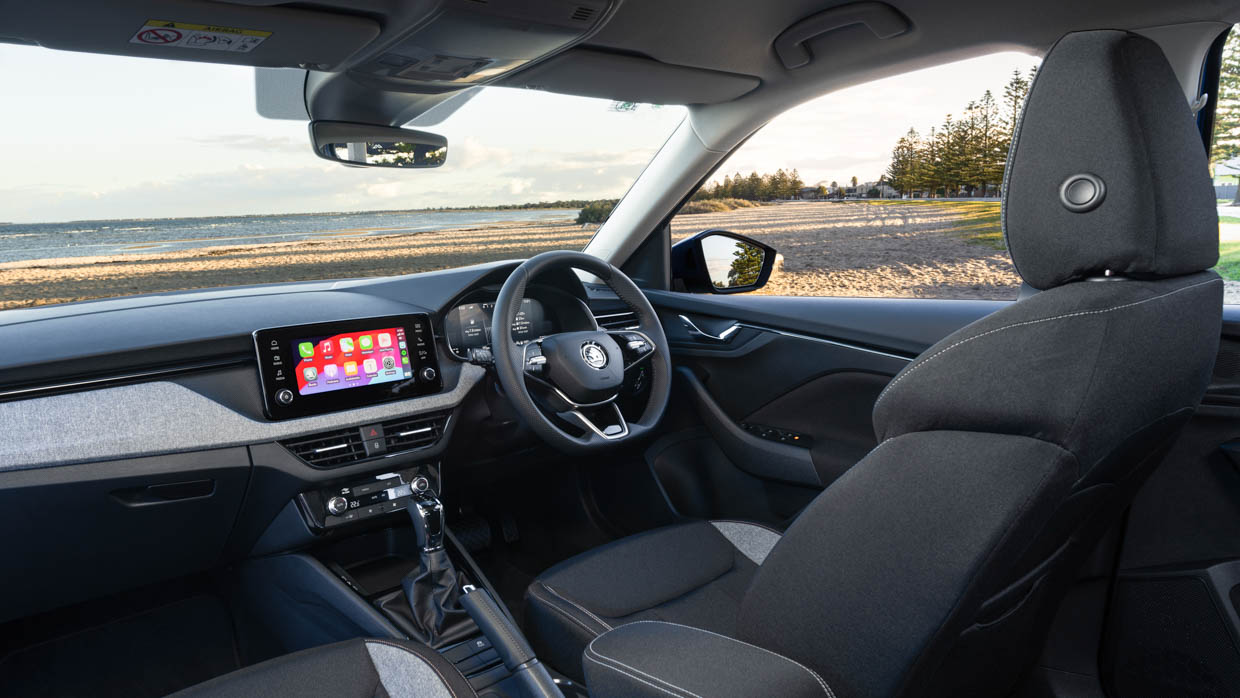 Vue d'ensemble de l'intérieur orienté vers l'avant du Skoda Kamiq Select 2024