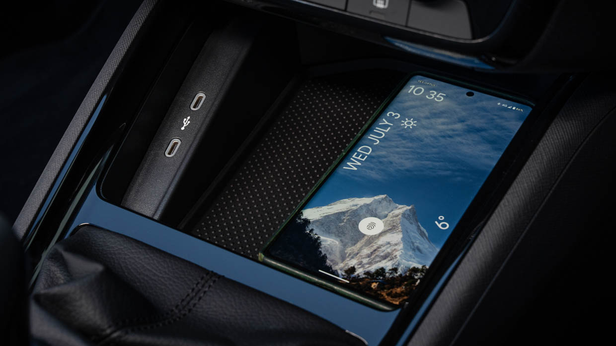 Support de téléphone intérieur et ports USB-C pour Skoda Kamiq Select 2024