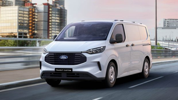 Conduite sur route du Ford Transit Custom 2024