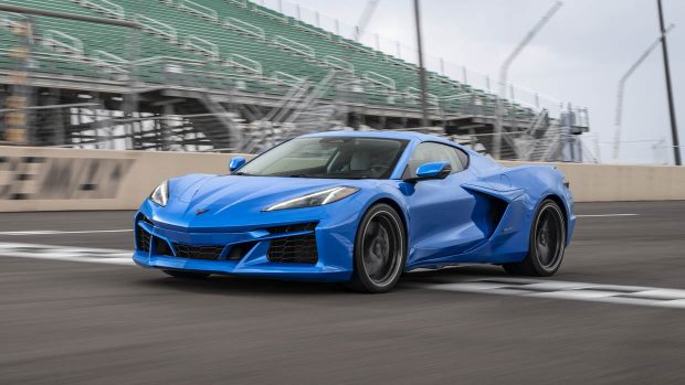 La Chevrolet Corvette E-Ray 2024 en piste
