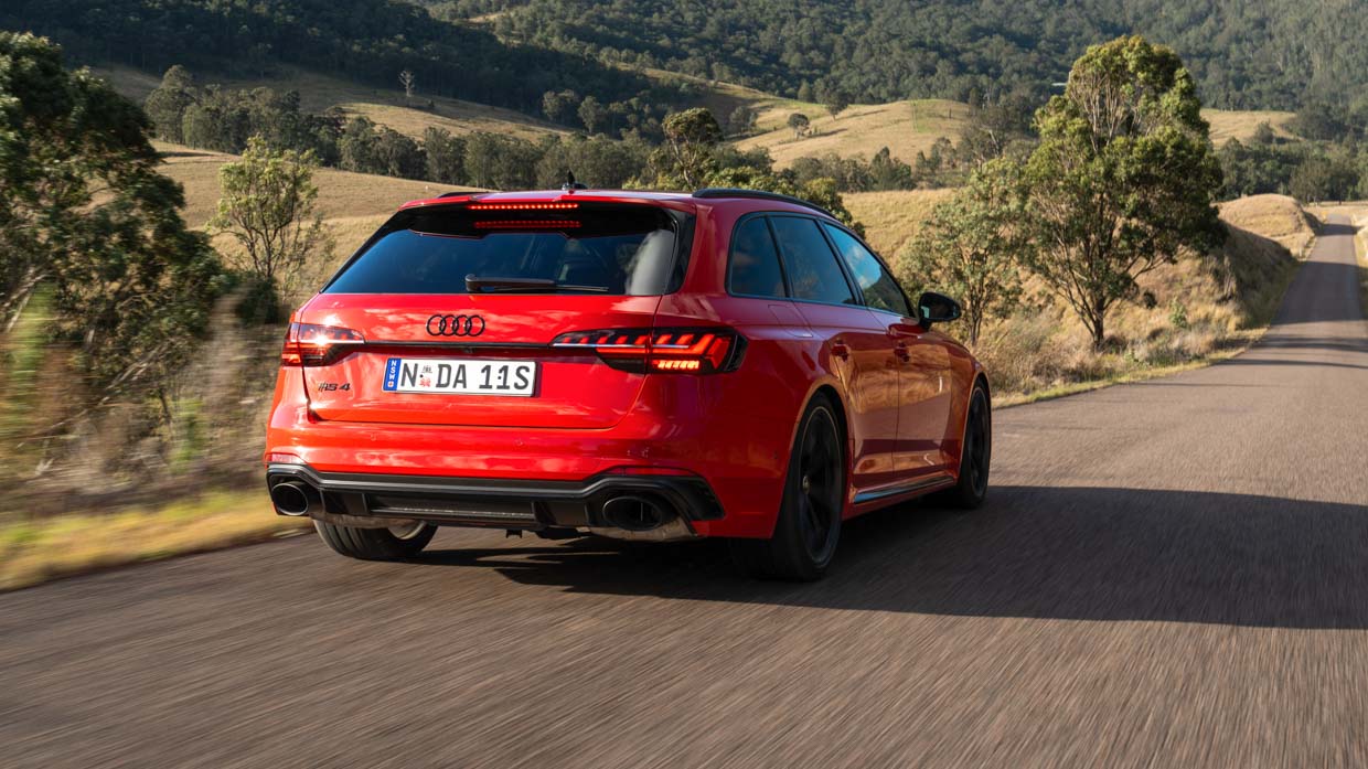 Audi RS4 Avant 2024 conduite arrière