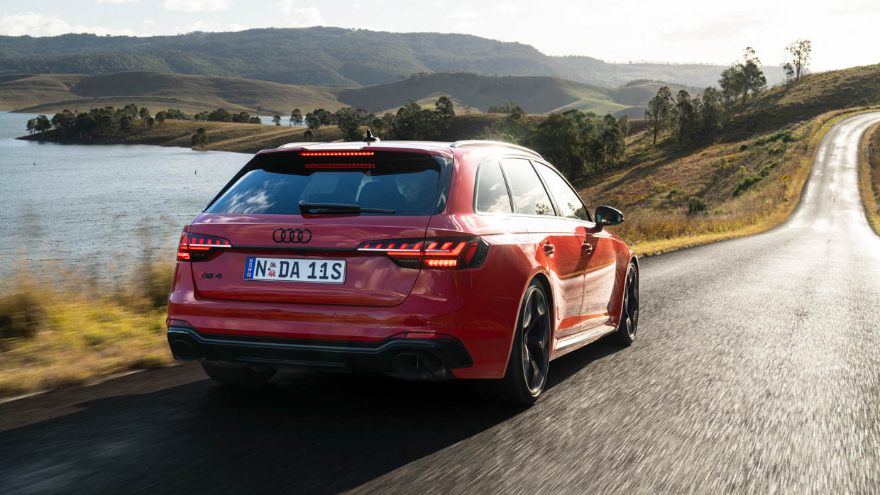 Audi RS4 Avant 2024 conduite arrière 3