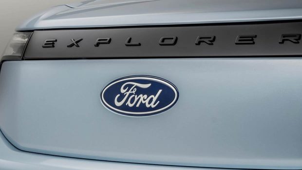 Vue de face du Ford Explorer 2024