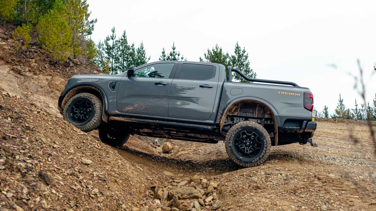Ford Ranger Tremor 2024 en montée 3