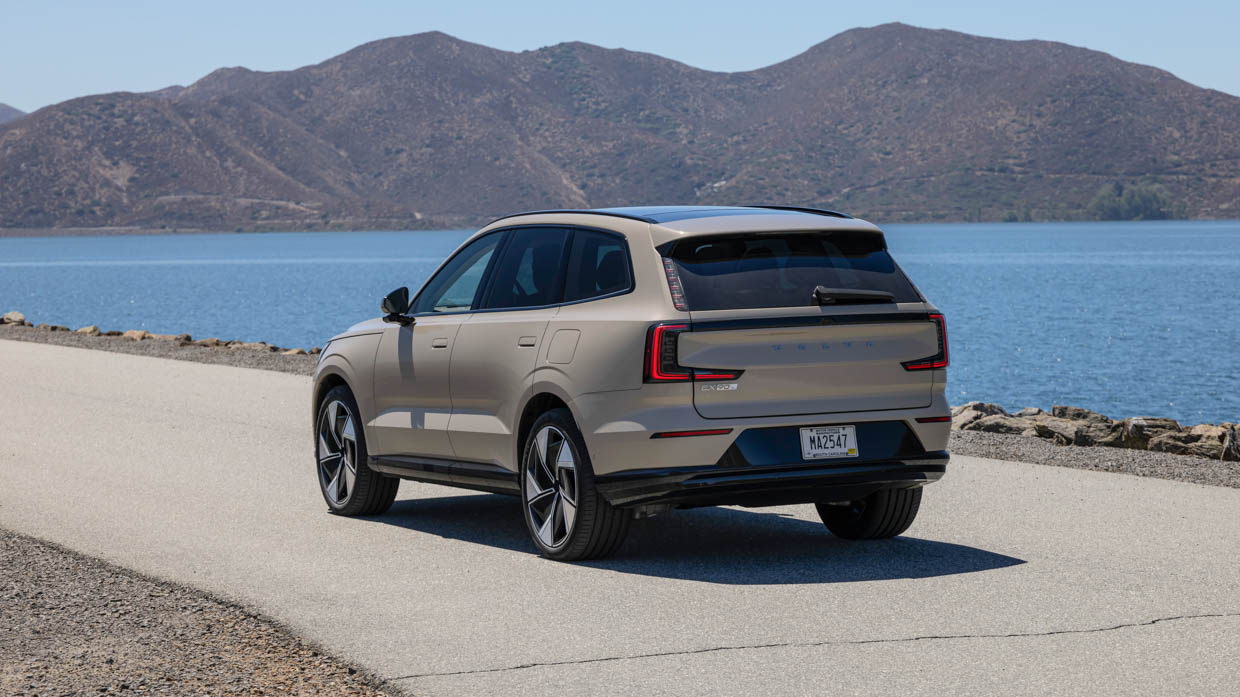 Volvo EX90 2024 vue arrière 3/4