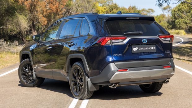 Toyota RAV4 Cruiser Hybrid 2024 arrière 3/4 statique