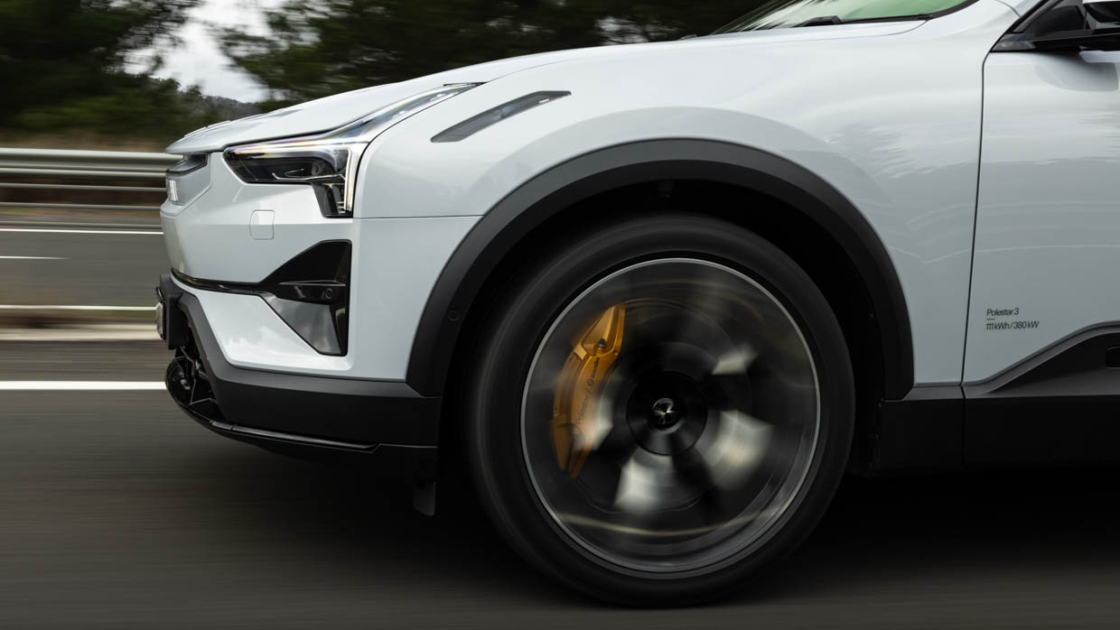 Profil latéral de la roue de conduite de la Polestar 3 Performance LRDM 2024