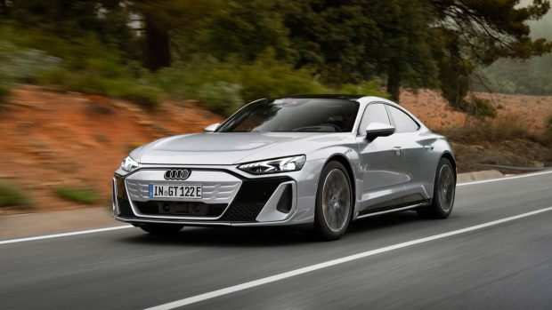 Vue avant 3/4 de l'Audi S E-Tron GT 2024