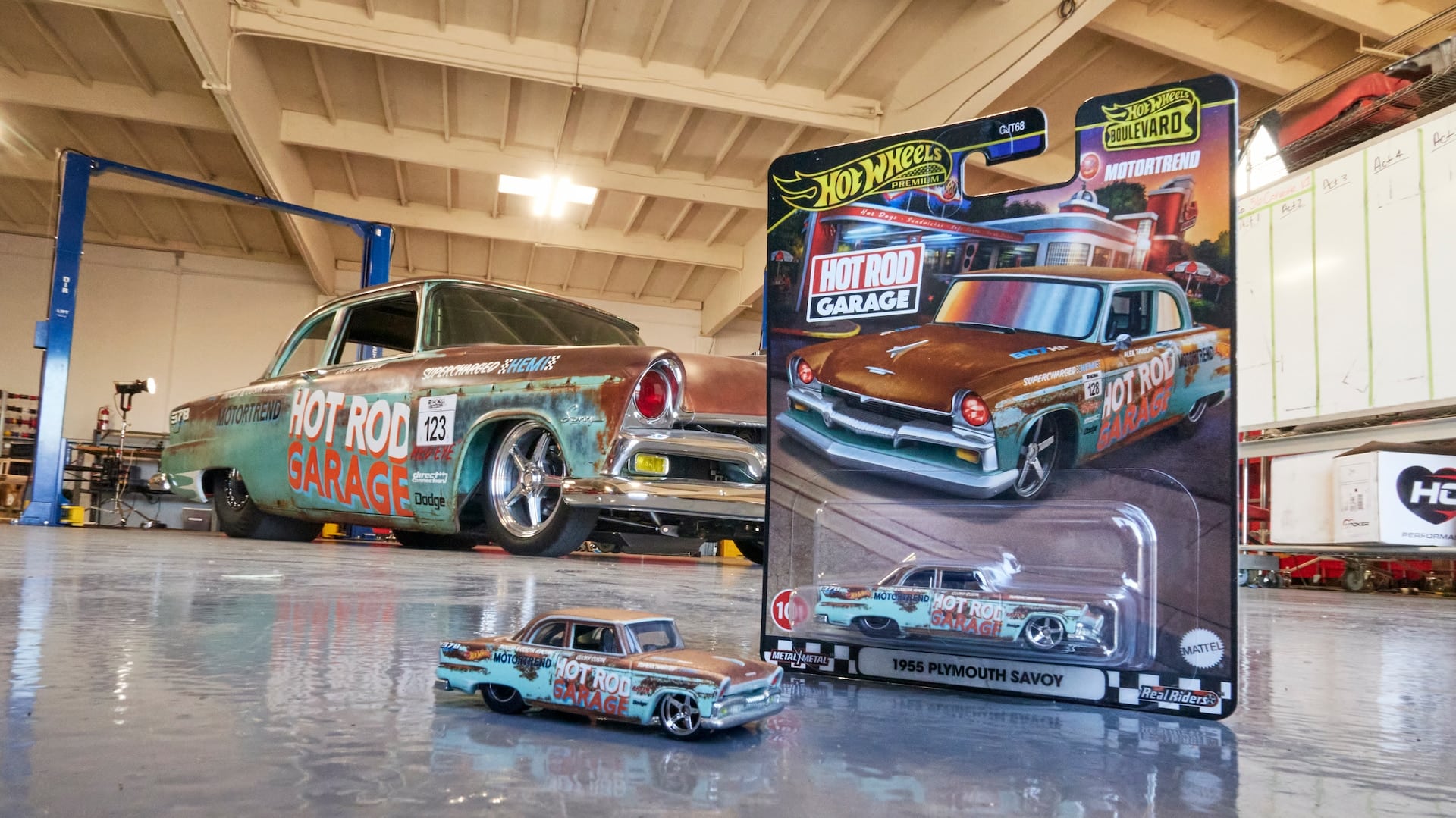 001 Hot Wheels Savoy Motortrend